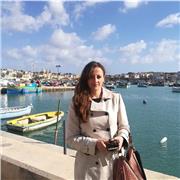 Docente di materie letterarie impartisce lezioni di ITALIANO, STORIA, FILOSOFIA, GEOGRAFIA, latino